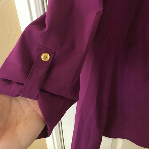 V-neck dress - Picture 2 of 3